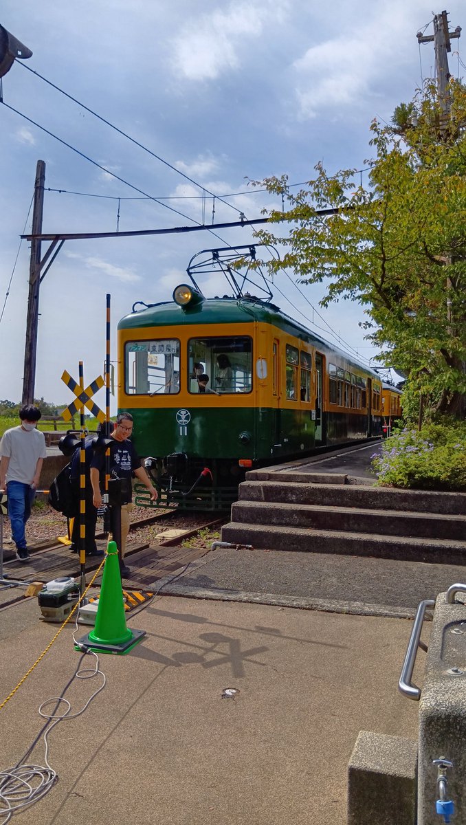 minami_ward_ngt's tweet photo. 【🚃✨月潟大道芸フェスティバル2026】

かぼちゃ電車の開放・公開も行われています🎪

旧月潟駅周辺では、フリーマーケットや飲食コーナーなども開催中！

月潟のまちを歩いて、たくさんの楽しい企画をお楽しみください😊

#月潟大道芸フェスティバル #かぼちゃ電車 #新潟市南区 https://t.co/qQvu6Zm3YT