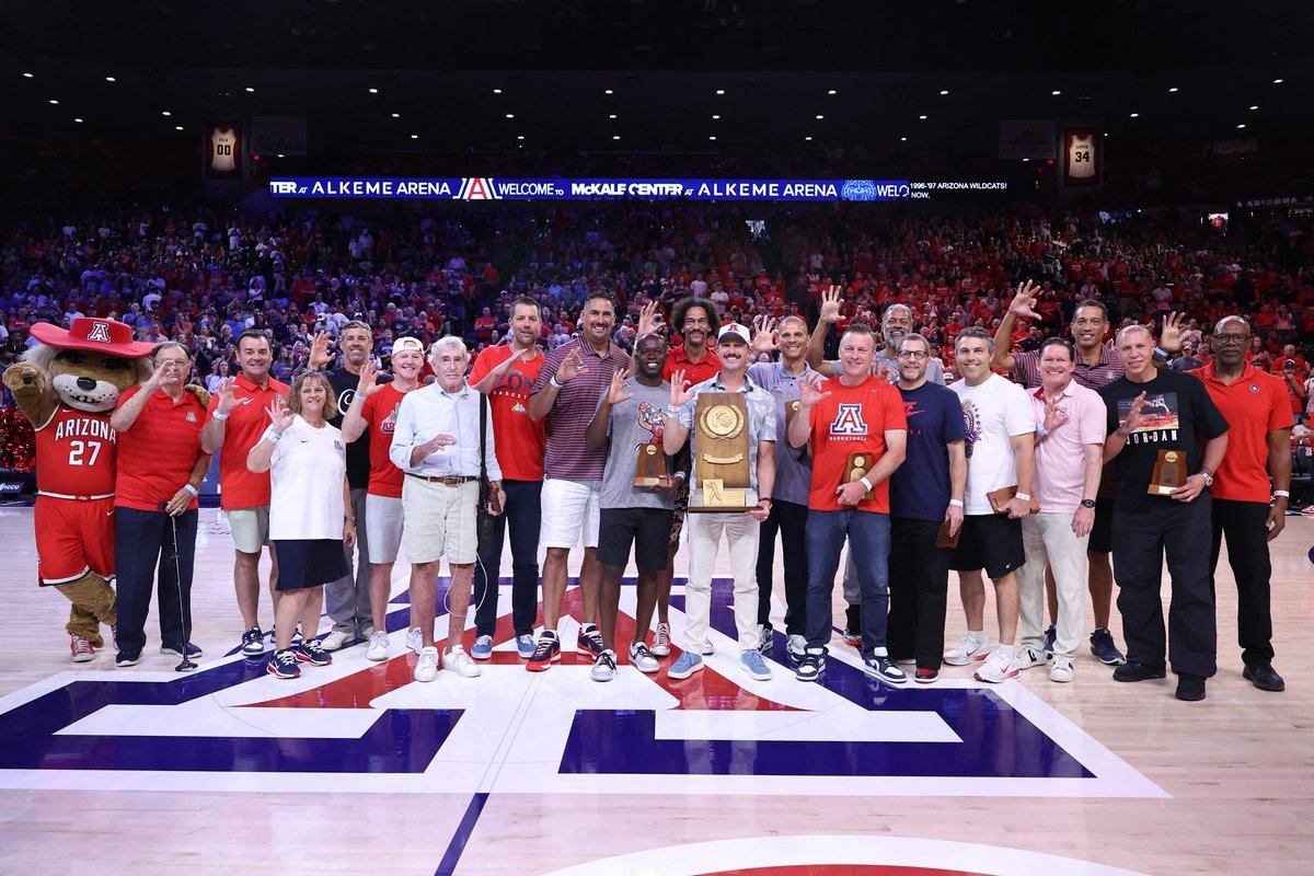 ArizonaMBB's tweet photo. 30 years never looked so good

It was an honor to have the members of the 1996-97 national championship team back this weekend. https://t.co/JTZcipi30k