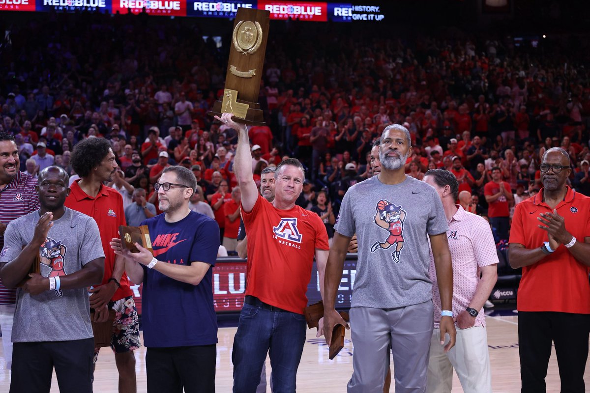 ArizonaMBB's tweet photo. 30 years never looked so good

It was an honor to have the members of the 1996-97 national championship team back this weekend. https://t.co/JTZcipi30k