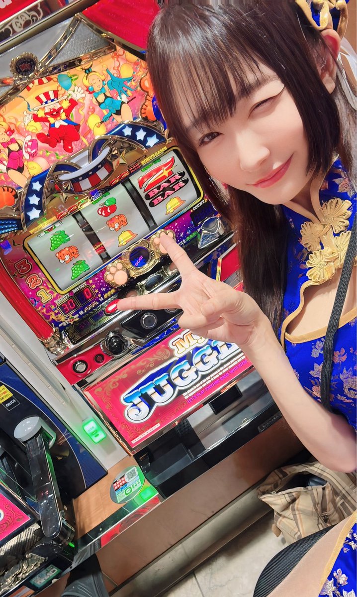 yamanouchi_yuri's tweet photo. 創業月間のエムザスみやき店🎊
9/27(日)元気にOPEN❣️✨

常連の皆様、そして長崎や熊本から遊びに来てくれたフォロワーさんもありがとうございます💞✨

山ノ内はマイジャグVからスタートです🤹‍♂️
25Gで初ペカッ✴️
既にまわりのお客様ペカペカの立ち上がり👀

朝からモンキーVスタートのお兄さんに青島いれてくださーい❣️話してたら、
ソッコーで「青島入ったよー」って報告くれて嬉しかった😘
朝一からいいヒキしてる〜❤️‍🔥

皆様のご武運を❣️✨
山ノ内もがんばりまーす😆🏁

PR #エムザスみやき店