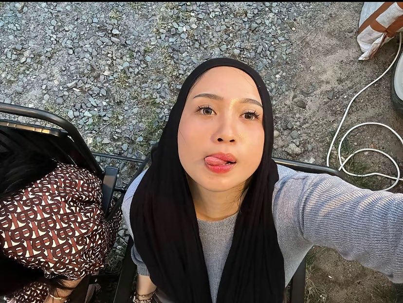 lalaf0r's tweet photo. emak emak izin centill hahaha😂 https://t.co/0O3wsMTDpM