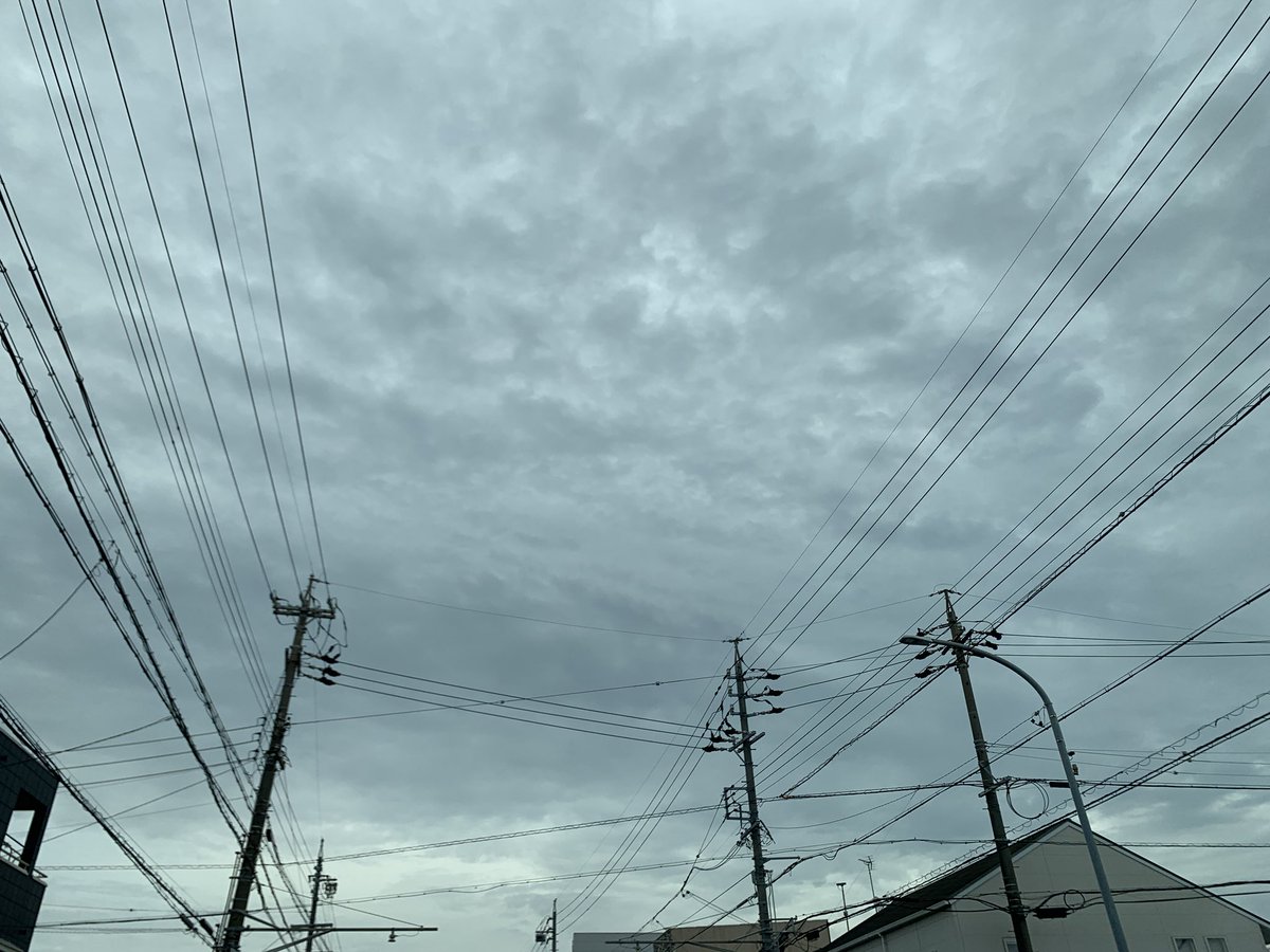 Michi_Edakawa's tweet photo. 曇り空で雨が降り出しそうな空ですが
浜松のホテルを出発して東京に向かいます。 https://t.co/WGscQhq7pc