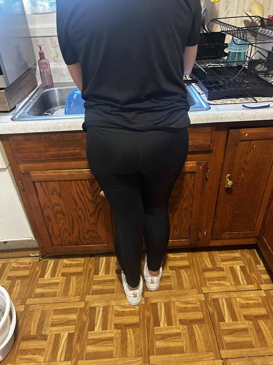 StayUnknown707's tweet photo. My mom makes me hard with that ass she got https://t.co/8HEwu206Mv