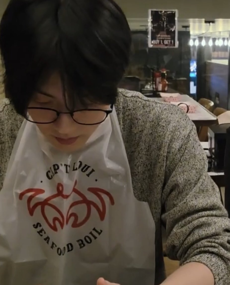 bunnychive's tweet photo. 앞치마 맨날 목 끝까지 야무지게 
꽁꽁 묶는 거 귀여움 … https://t.co/5M7bCMGFxM