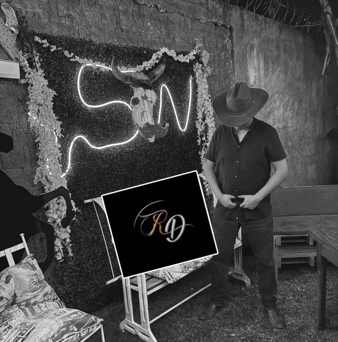 RobDan93's tweet photo. Vaya que noche la de ayer. 🔥🫦🤤🥴

Enhorabuena @DeseoClub0a por su inauguración,es un placer haber podido estar presente.

Sin duda alguna lo valen, ya tienen a un humilde servidor bien ganado para asistir a su club. 🔥 https://t.co/2xNPuTa7xL