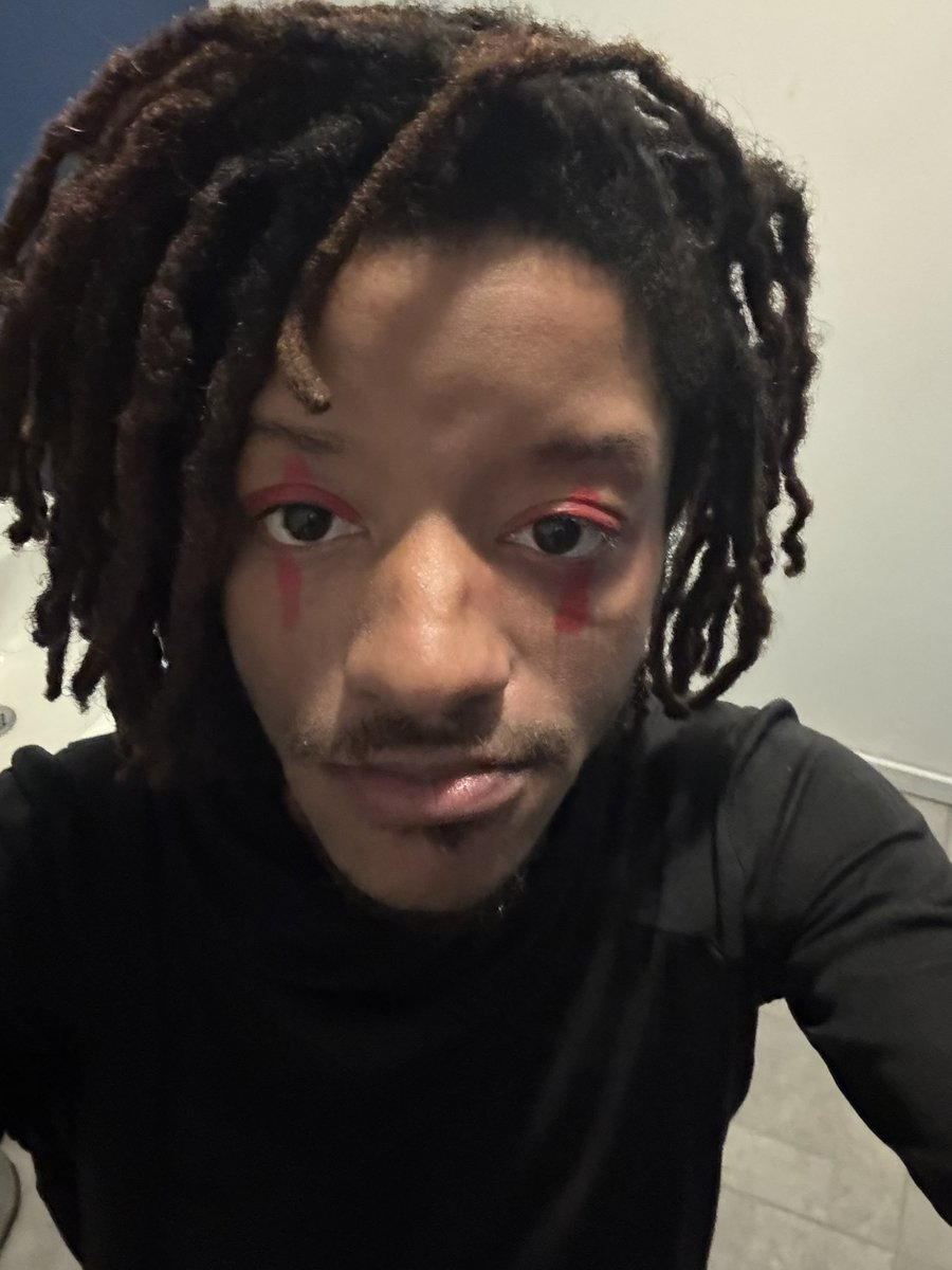 1kultleader's tweet photo. kross eye gang jus like kaiman. https://t.co/QnzjbjFQgS