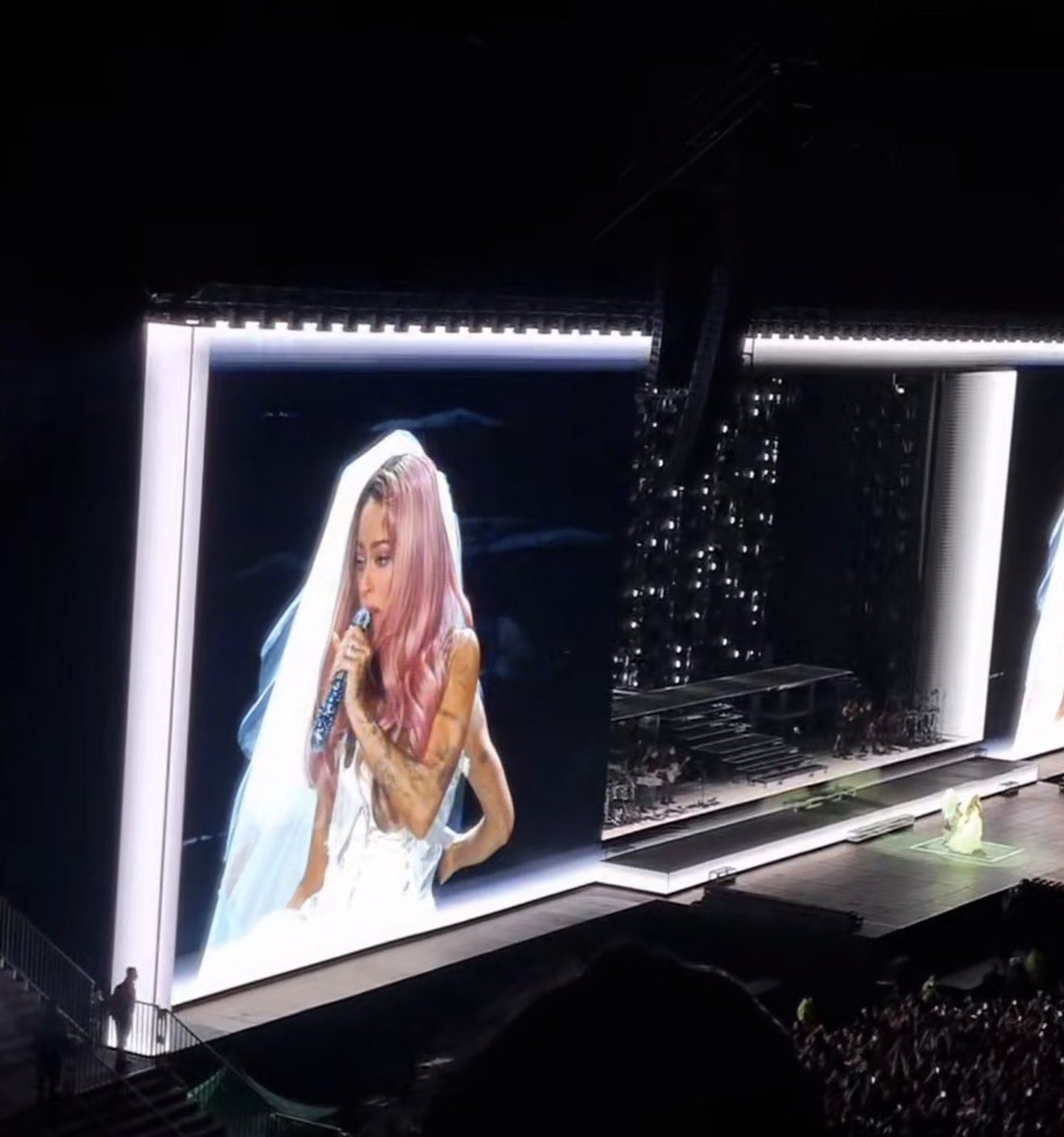 itswiftrp's tweet photo. APARECIÓ TINI CANTANDO LIKE A VIRGIN AAAAAAAAAA ALDJLSNDKAJDKS https://t.co/jQDP8HGd1O
