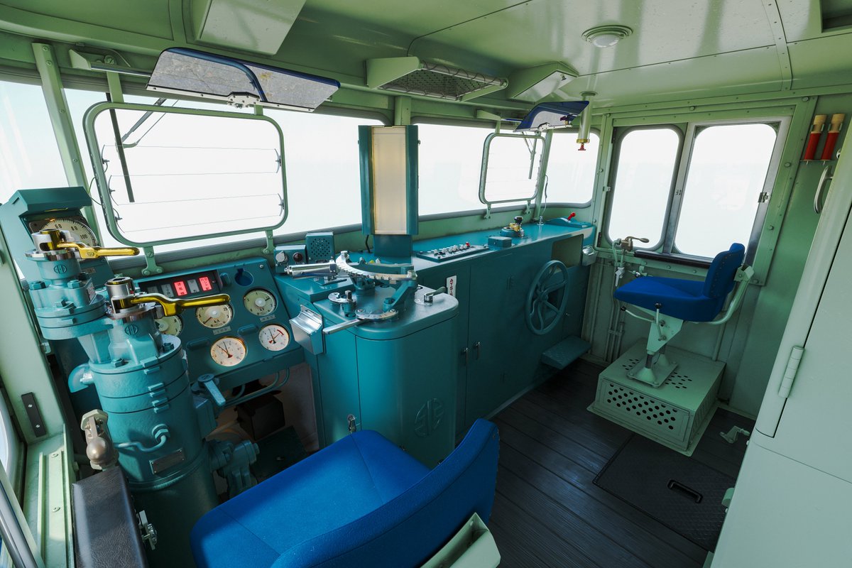 buhibuhiuhohoho's tweet photo. ついにEF65トップナンバーのデビュー時の運転室が完成しました。あれだけ頑張った運転室配管が殆ど見えないのは置いといて、後年の追加機器や改造の無いスッキリ(？)した運転室です。
京都鉄道博物館のEF65 1と比べて見ると面白いかもしれません。
#EF65形CG https://t.co/eDylN9Dvm2