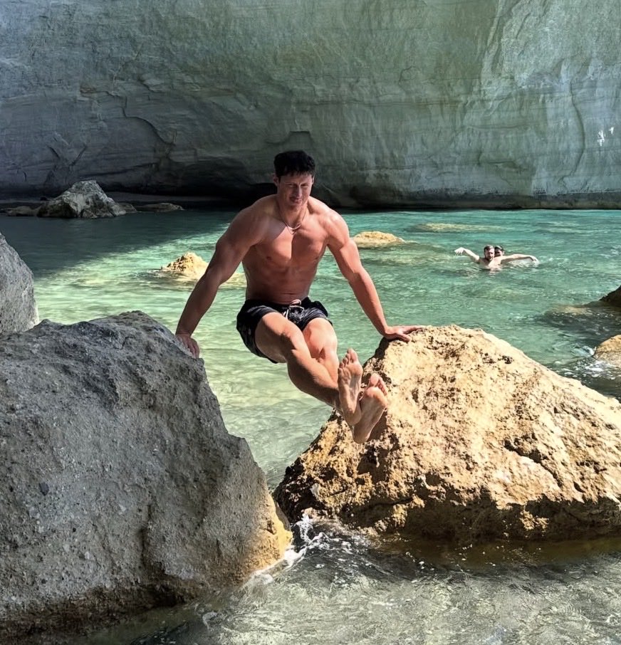 CodyBuzolic's tweet photo. This man is wayyy too fine, look at those feet #goon #gay #feet #alphamale #dom #foot #gooner #goonfuel https://t.co/SbXxDf2FJH