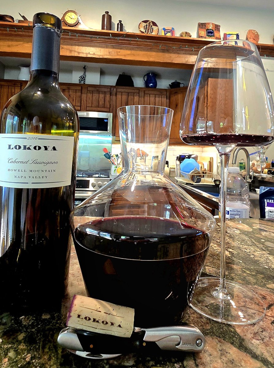 Noles31BB's tweet photo. #SaturdaySips Beautiful Lokoya #cabernet My first attempt at Hasselback Potatoes ๐ช๐ปGrasshoppers for the win.....G'night all!! https://t.co/nUYezyvi59