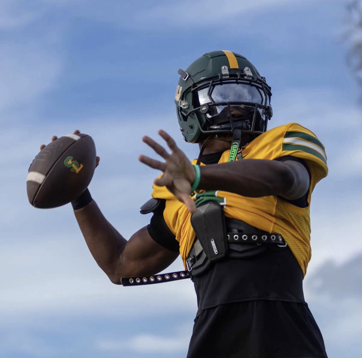 PA_TodaySports's tweet photo. The Seton LaSalle Rebels offense has been absolutely dominate through 5 weeks! They have are averaging 50 PPG, outscoring opponents by a total of 250-63 🤯

#WPIAL https://t.co/Bf7T9wywQk