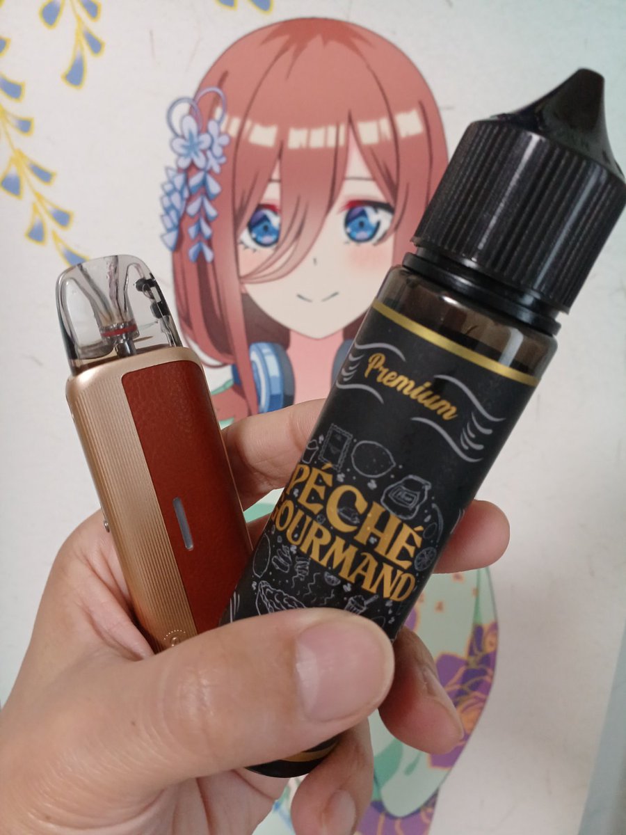 wafers3do's tweet photo. ワークしながらのVape。飲み物は白湯。これが中年おっさんの休日ではなかろうかと。#vape #五等分の花嫁 #おっさんの休日 https://t.co/KzcHu73CuY