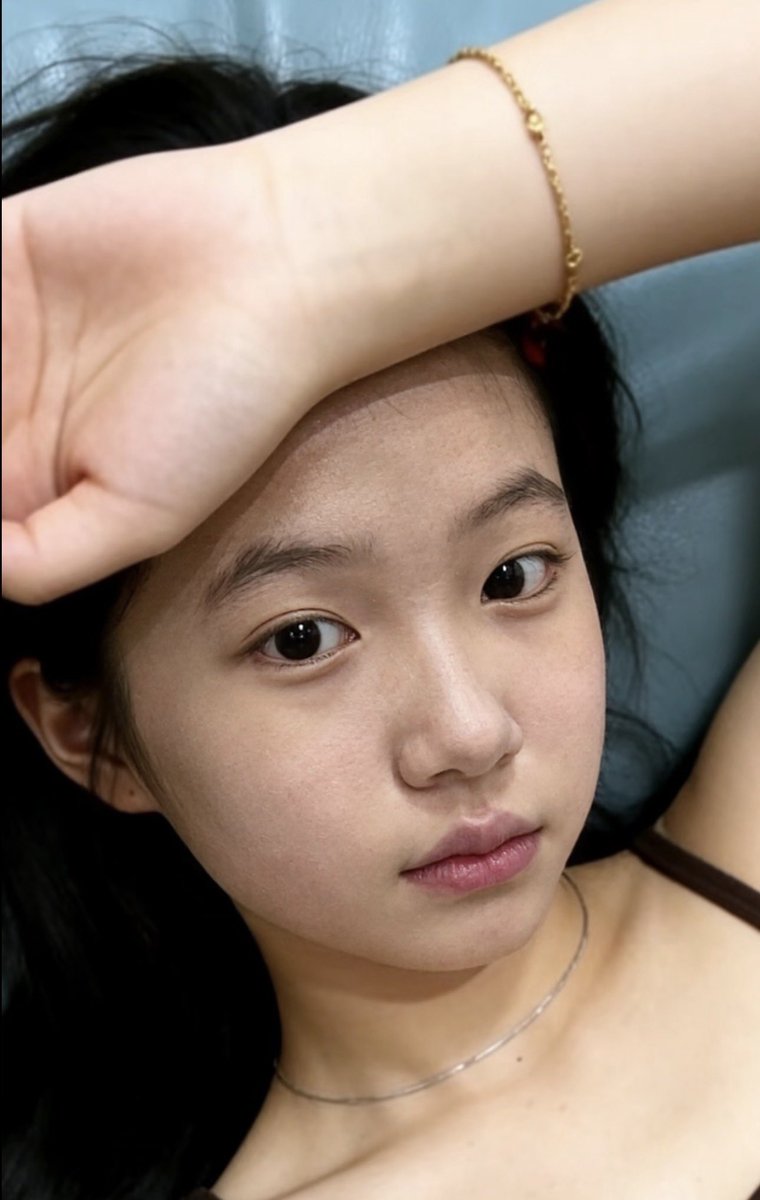 heather58fe8's tweet photo. 第一次玩X
上供！！！今日份luo福照！！！
有人评锐吗？  14岁的我
  1:看福     2：看🐻 是粉哒！！
赶紧看噢，看完不许乱说？！！
#女高  #女大 https://t.co/AyBcws6y4W