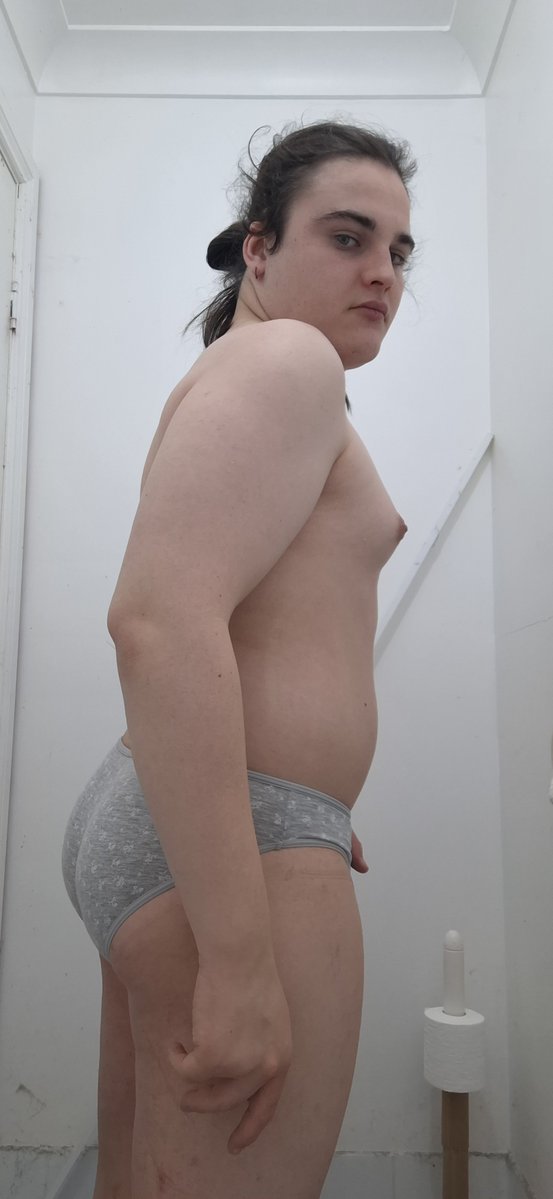 Eidheann_'s tweet photo. Boob update they look like they grown again and im checked the size im A Cup hehehe still working on my belly *>//////<* https://t.co/EhjKylIA6h
