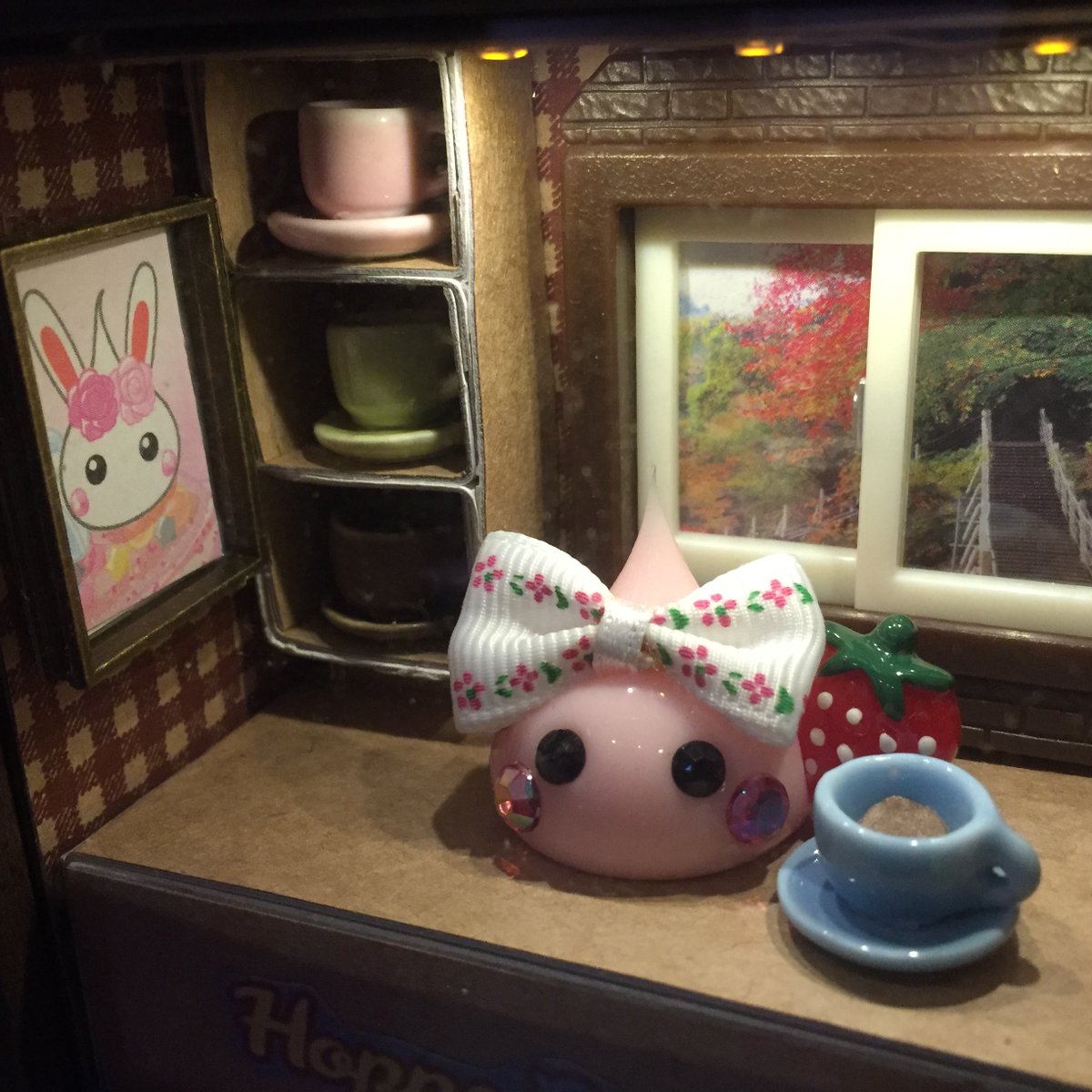 ekakinokinoko's tweet photo. ほっぺちゃんカフェオープンしました！ 
（ミニチュアやっと完成）  

シルバーウィーク中にちまちま作ってました（笑） 
#サン宝石 
#ほっぺちゃん https://t.co/cGLtLAGZ37