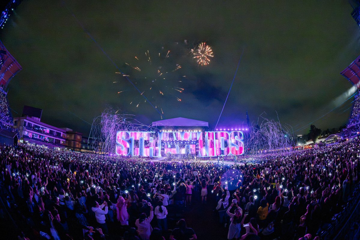 skzinfoespmx's tweet photo. Increíbles fotos de Stray Kids en México en su primer día de concierto con STRAYCITY 🇲🇽 https://t.co/nDTikiEx0H