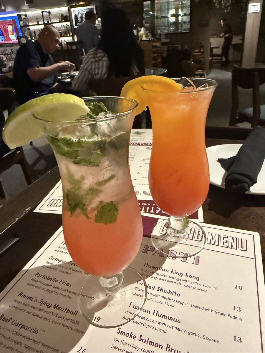 wropms's tweet photo. hawaii w my hawaiife https://t.co/hQGGezoB4p