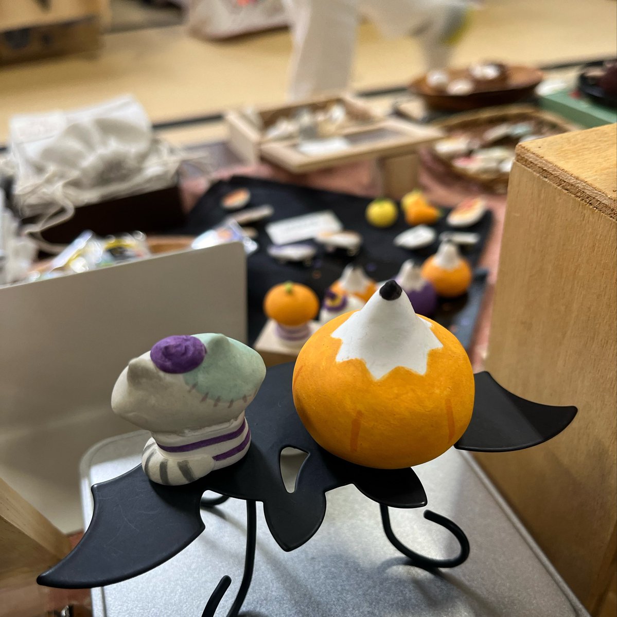 kazhei_pochiya's tweet photo. 本日も #西荻手しごと市 に
出展中です♪

桜井農園さんも出てますよー❣️
賑わっております☺️

#プチプチ粘土細工 https://t.co/fbnbCIZhGx