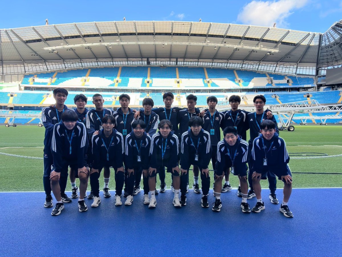 yfm_academy's tweet photo. #横浜F・マリノスユース U-16
マンチェスター遠征🏴󠁧󠁢󠁥󠁮󠁧󠁿🔴⚪️🔵

<DAY 2>
本日は快晴☀️
午前はトレーニングに励み、
ゴールギーパーの特別レッスンも実施🥅🙌⚽️

午後は恒例のスタジアムツアーに参加しました🏟️✨

#fmarinos
#横浜F・マリノスアカデミー https://t.co/FBDv50Zy4A