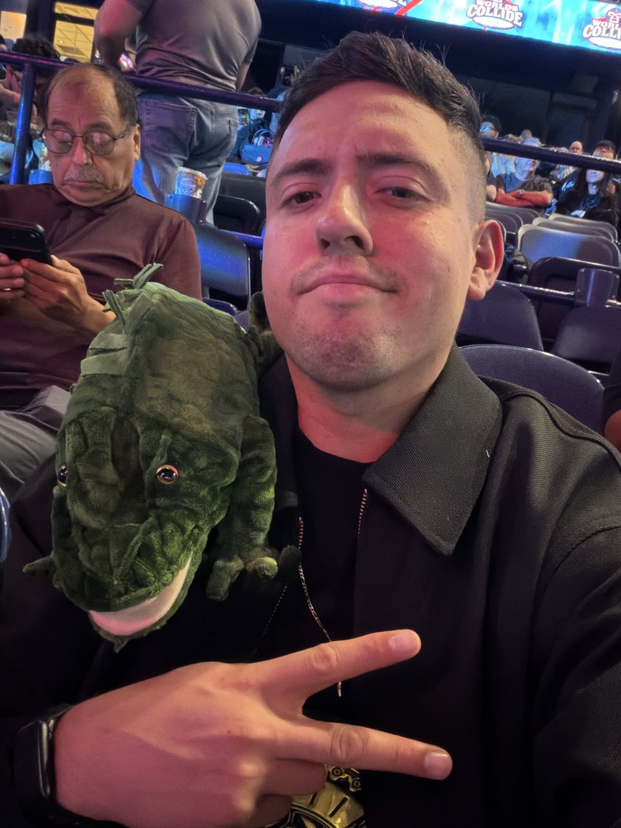 buddylao's tweet photo. 🦎#WorldsCollide #WWE #AAA #NXT https://t.co/BOf3Sl0Q5W