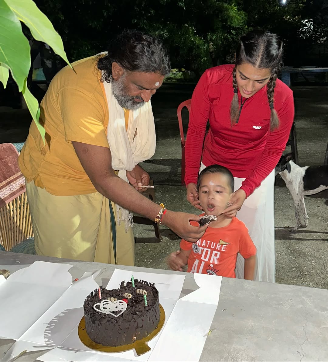 kavyathapar20's tweet photo. The best way to celebrate my birthday at my home, my aashram with my soul father, my guru and my soul family. Thank you Thank you Thank you  A day forever embeded in my memory. Couldn’t have asked for anything more in this life than to walk a path fu... https://t.co/91QXd8p6W7