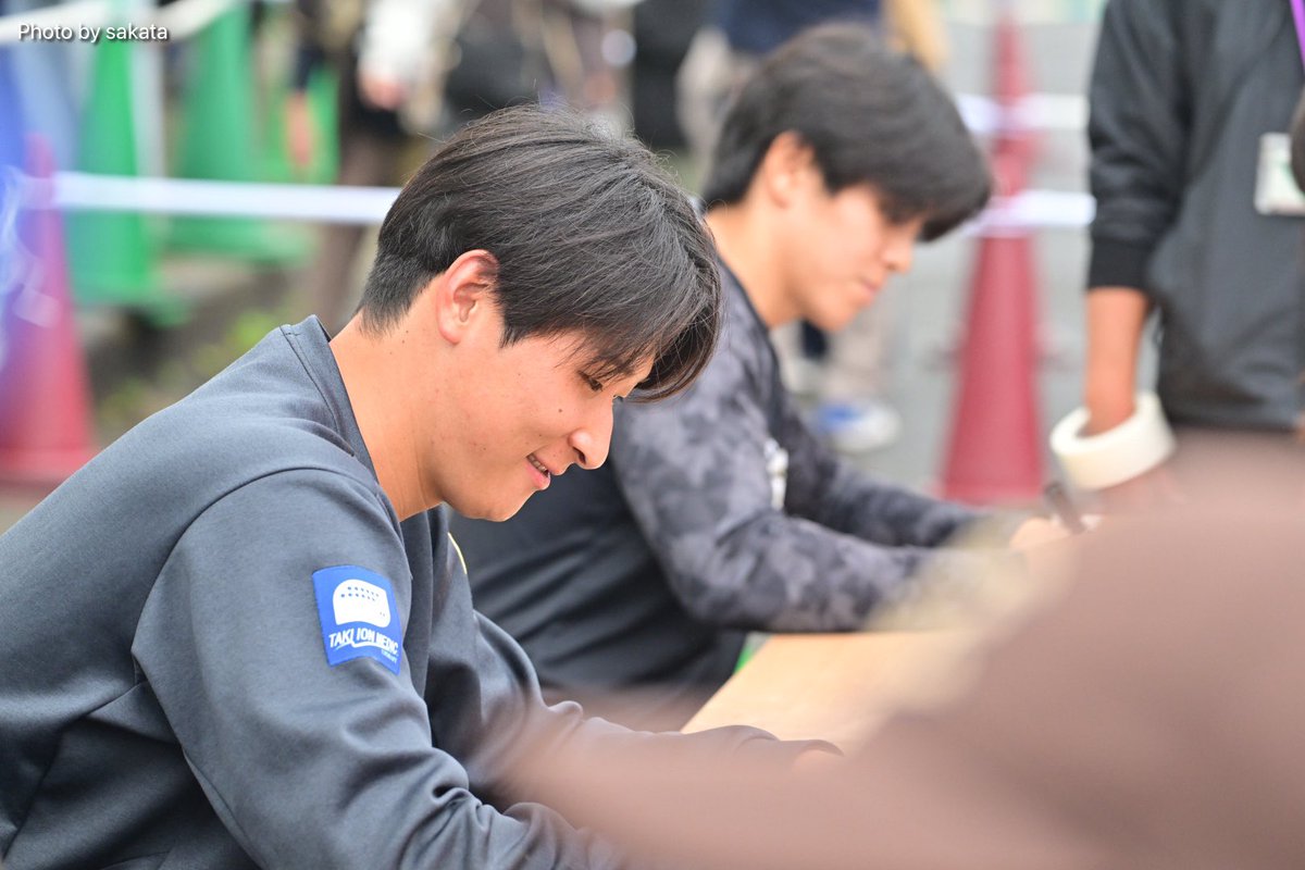 turkeyVB's tweet photo. サイン会と撮影会 https://t.co/7z68deEzQL