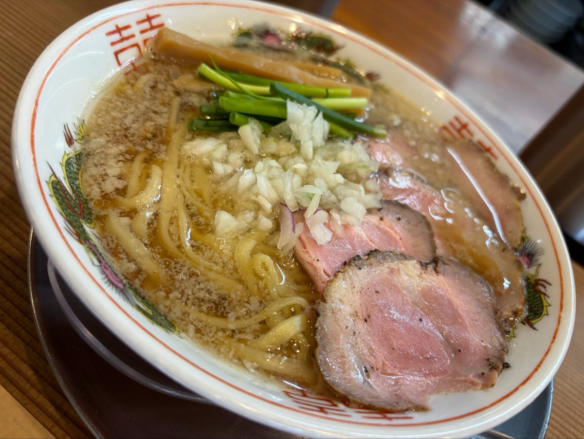 NOR_KAWA's tweet photo. 本日は週末だけ朝ラーをやっている推しラーメン店で限定メニューの煮干しラーメンをいただきます🍜🐟あっさり煮干しに背脂のコクがあわさって手揉み麺があっさりスープを持ち上げてくれるので非常に美味い😋 https://t.co/Q6rBXjCDYW