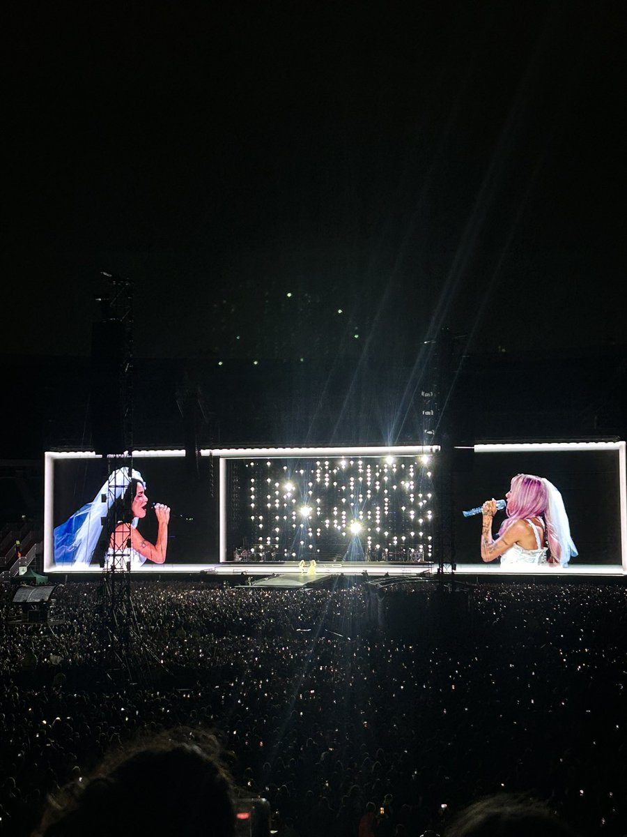lapopstarfav's tweet photo. SE CASARON TINI Y LALI EN RIVER https://t.co/ndlMJzjiiE