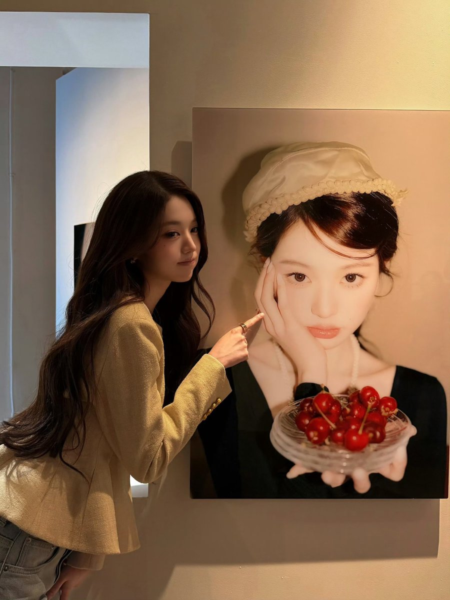 enwysn6's tweet photo. Mute me moots, this Queen belongs to Dior

#JANGWONYOUNG  
#WONYOUNG  
#DiorSS27  
@Dior https://t.co/yXo9gUCUzy