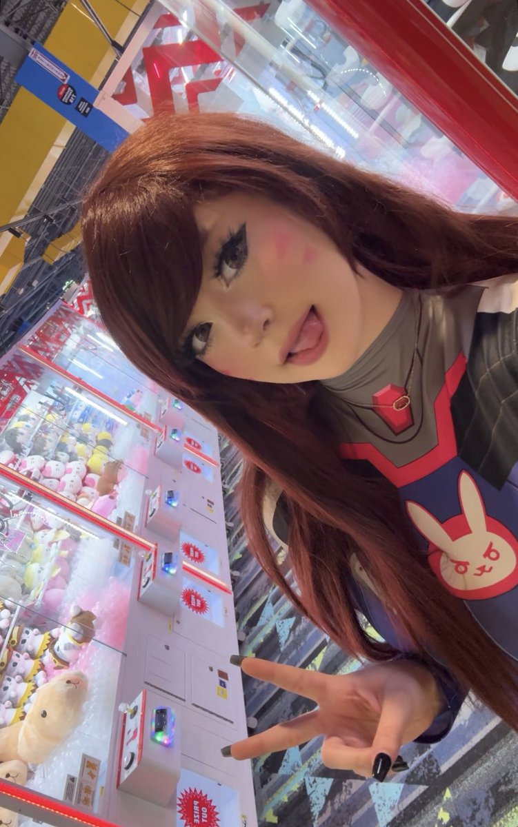 catkimii's tweet photo. dva from stream today and bunny dva :3 #cosplay #overwatch #streamer #twitchstreamer https://t.co/unvrzzKaTt
