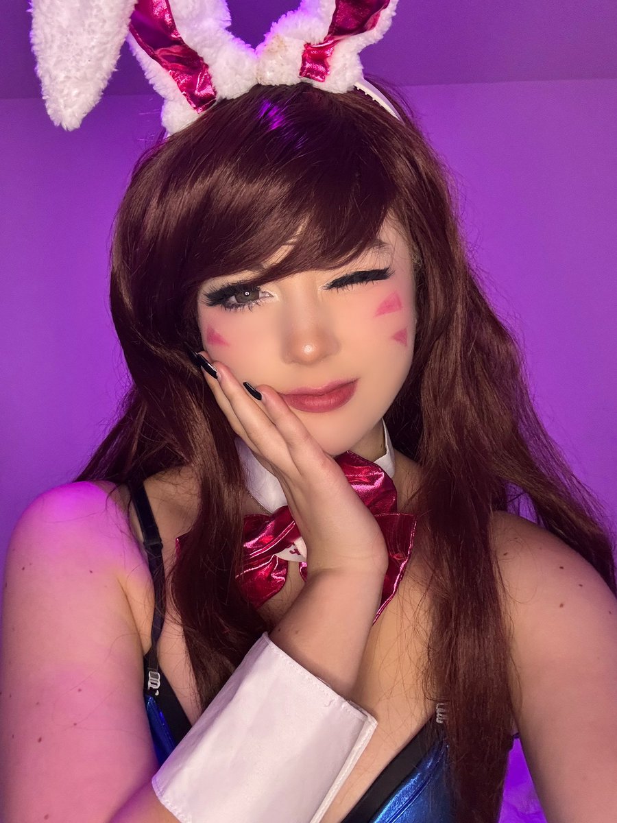 catkimii's tweet photo. dva from stream today and bunny dva :3 #cosplay #overwatch #streamer #twitchstreamer https://t.co/unvrzzKaTt