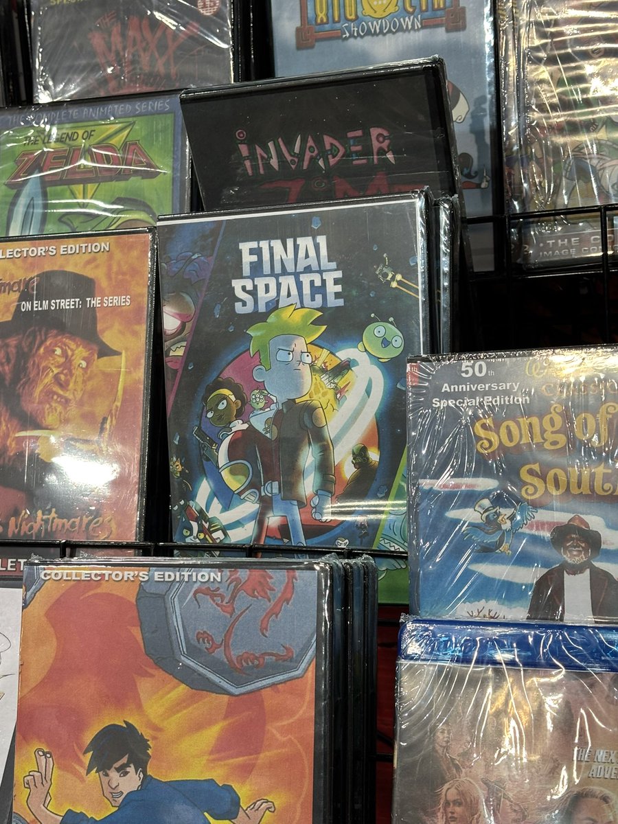 FinalFacts's tweet photo. Went to a con today and they were selling bootleg Final Space copies, heck yeah! Initiate more to the cause! https://t.co/gDCmPNr5b5