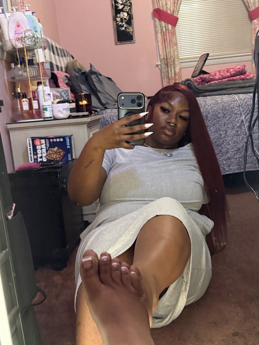 itsmoniquedior's tweet photo. they love the reds. https://t.co/vJ9NMI5srB