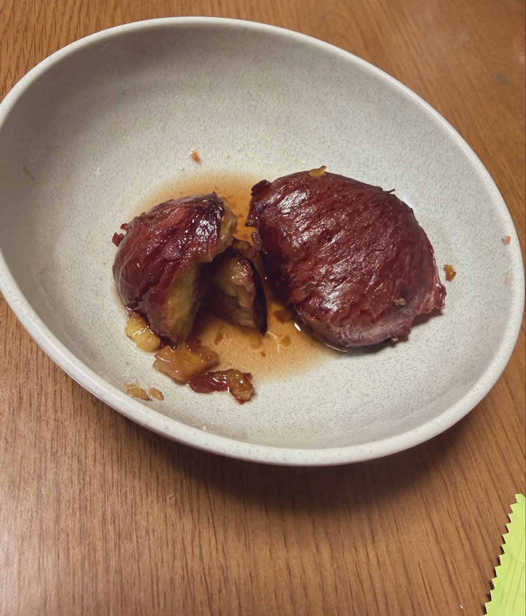 Yamaimotokade's tweet photo. 初夏に義実家から梅をいただいて梅仕事し、まだ梅シロップを飲み切らないうちに晩夏になり、栗をいただいて栗仕事をしました。

季節に追われている https://t.co/F1TdnwK27x