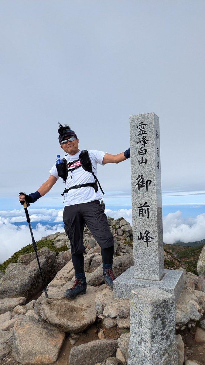 omotech's tweet photo. ここは霊峰白山。
底辺野郎の躰に染みついた汗の臭いに惹かれて、乾いた冷たい風が集まってくる。

次回「御前峰」。
山頂で食べる潰れたパンは、旨い。 https://t.co/TajtRY1DEo