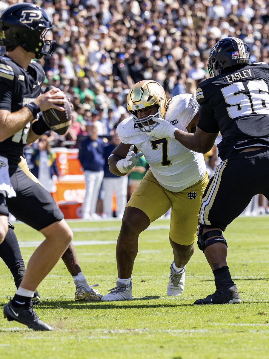 NDFootball's tweet photo. Made a statement 💪

#GoIrish☘️ https://t.co/gxqswVjH0X