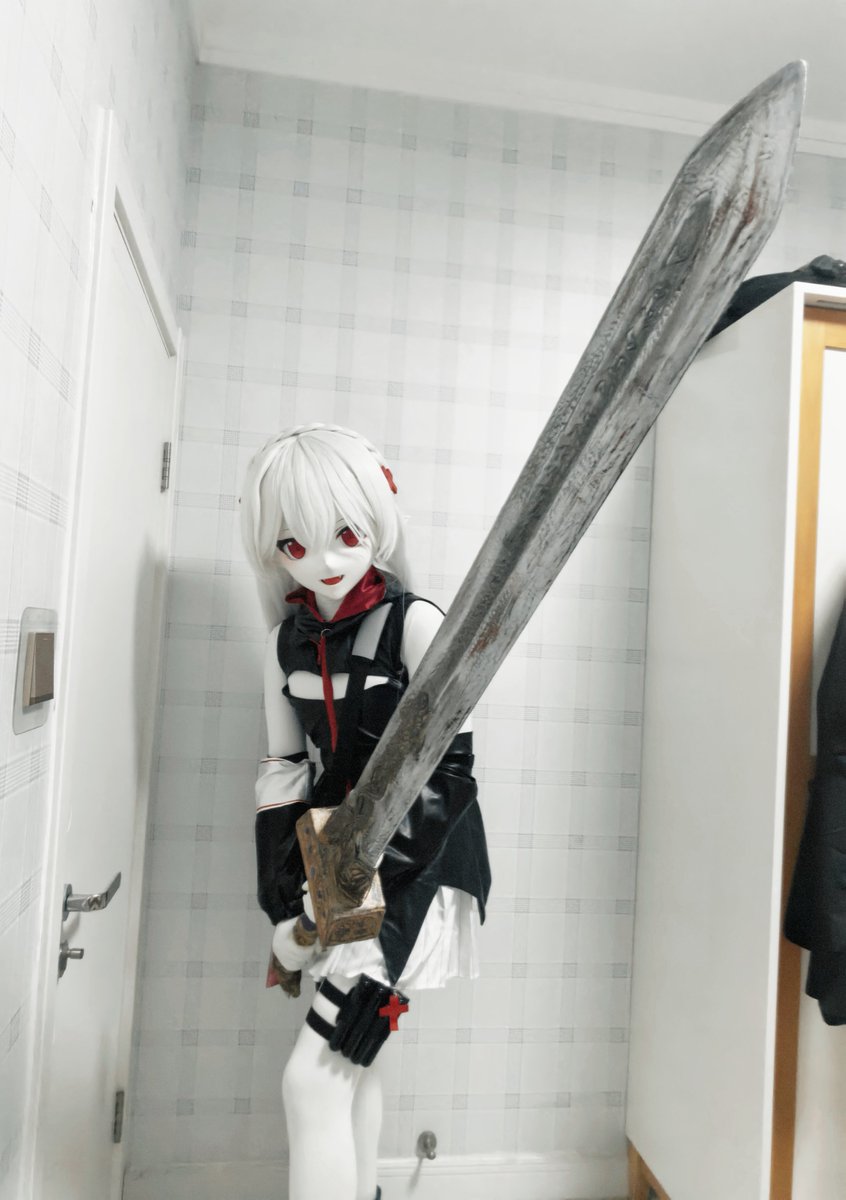 shiluodexintu's tweet photo. 🗡🗡🗡
博士!这玩意比法杖顺手多啦!
#kigurumi #Arknights #明日方舟 #cosplay #Warfarin #vampire #华法琳 https://t.co/7jlmFIzKRU