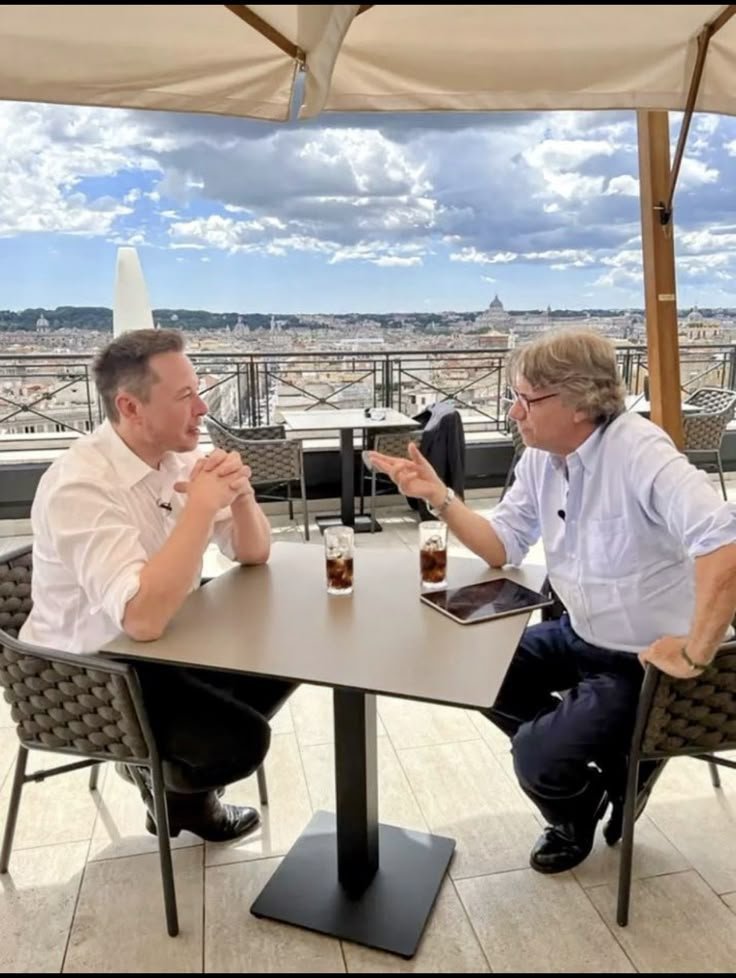 Elonpage114's tweet photo. What’s the first thing you notice when you meet someone for the first time? https://t.co/UHYgbDQCgE