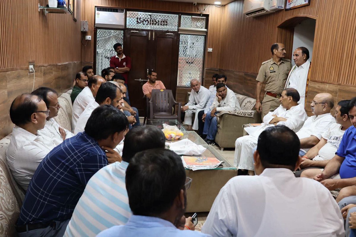 tejpalnagarMLA's tweet photo. 📍 जनता दर्शन | दादरी कार्यालय, दादरी विधानसभा-62

आज दादरी विधानसभा स्थित दादरी कार्यालय में क्षेत्रवासियों से आत्मीय मुलाकात कर उनकी समस्याओं एवं सुझावों को सुना। जनसमस्याओं के त्वरित एवं प्रभावी निस्तारण के लिए संबंधित अधिकारियों को आवश्यक दिशा-निर्देश दिए।

क्षेत्र की जनता की सेवा और उनके हितों के लिए निरंतर कार्य करना ही मेरा संकल्प है। आपका स्नेह, विश्वास और आशीर्वाद मेरी सबसे बड़ी ताकत है। #MLADadri

@narendramodi @AmitShah @NitinNabin @myogiadityanath @sunilbansalbjp @idharampalsingh @mppchaudhary @BrijeshSinghBJP @dr_maheshsharma @iabhishek4bjp @BJP4UP