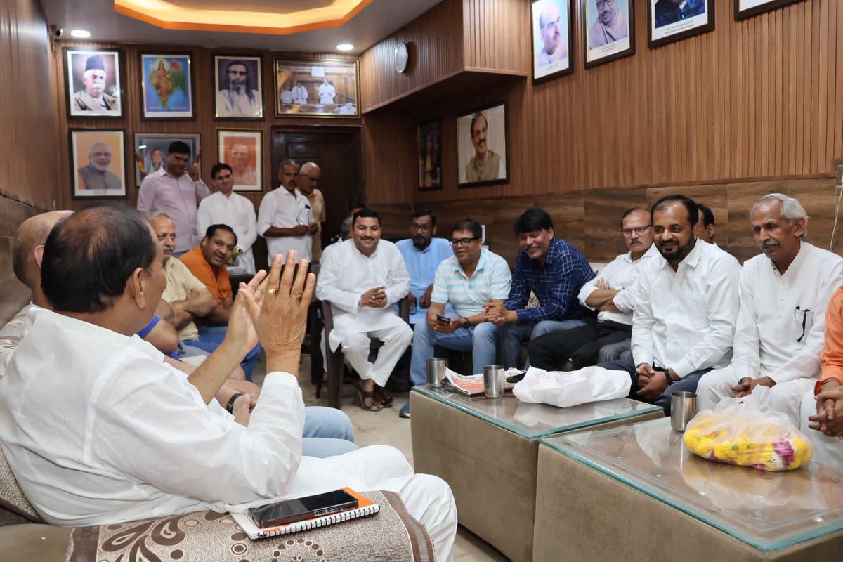 tejpalnagarMLA's tweet photo. 📍 जनता दर्शन | दादरी कार्यालय, दादरी विधानसभा-62

आज दादरी विधानसभा स्थित दादरी कार्यालय में क्षेत्रवासियों से आत्मीय मुलाकात कर उनकी समस्याओं एवं सुझावों को सुना। जनसमस्याओं के त्वरित एवं प्रभावी निस्तारण के लिए संबंधित अधिकारियों को आवश्यक दिशा-निर्देश दिए।

क्षेत्र की जनता की सेवा और उनके हितों के लिए निरंतर कार्य करना ही मेरा संकल्प है। आपका स्नेह, विश्वास और आशीर्वाद मेरी सबसे बड़ी ताकत है। #MLADadri

@narendramodi @AmitShah @NitinNabin @myogiadityanath @sunilbansalbjp @idharampalsingh @mppchaudhary @BrijeshSinghBJP @dr_maheshsharma @iabhishek4bjp @BJP4UP
