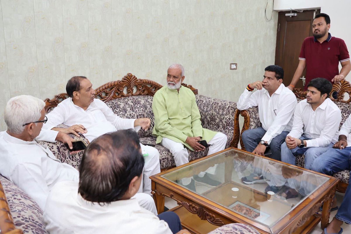 tejpalnagarMLA's tweet photo. 📍 जनता दर्शन | दादरी कार्यालय, दादरी विधानसभा-62

आज दादरी विधानसभा स्थित दादरी कार्यालय में क्षेत्रवासियों से आत्मीय मुलाकात कर उनकी समस्याओं एवं सुझावों को सुना। जनसमस्याओं के त्वरित एवं प्रभावी निस्तारण के लिए संबंधित अधिकारियों को आवश्यक दिशा-निर्देश दिए।

क्षेत्र की जनता की सेवा और उनके हितों के लिए निरंतर कार्य करना ही मेरा संकल्प है। आपका स्नेह, विश्वास और आशीर्वाद मेरी सबसे बड़ी ताकत है। #MLADadri

@narendramodi @AmitShah @NitinNabin @myogiadityanath @sunilbansalbjp @idharampalsingh @mppchaudhary @BrijeshSinghBJP @dr_maheshsharma @iabhishek4bjp @BJP4UP