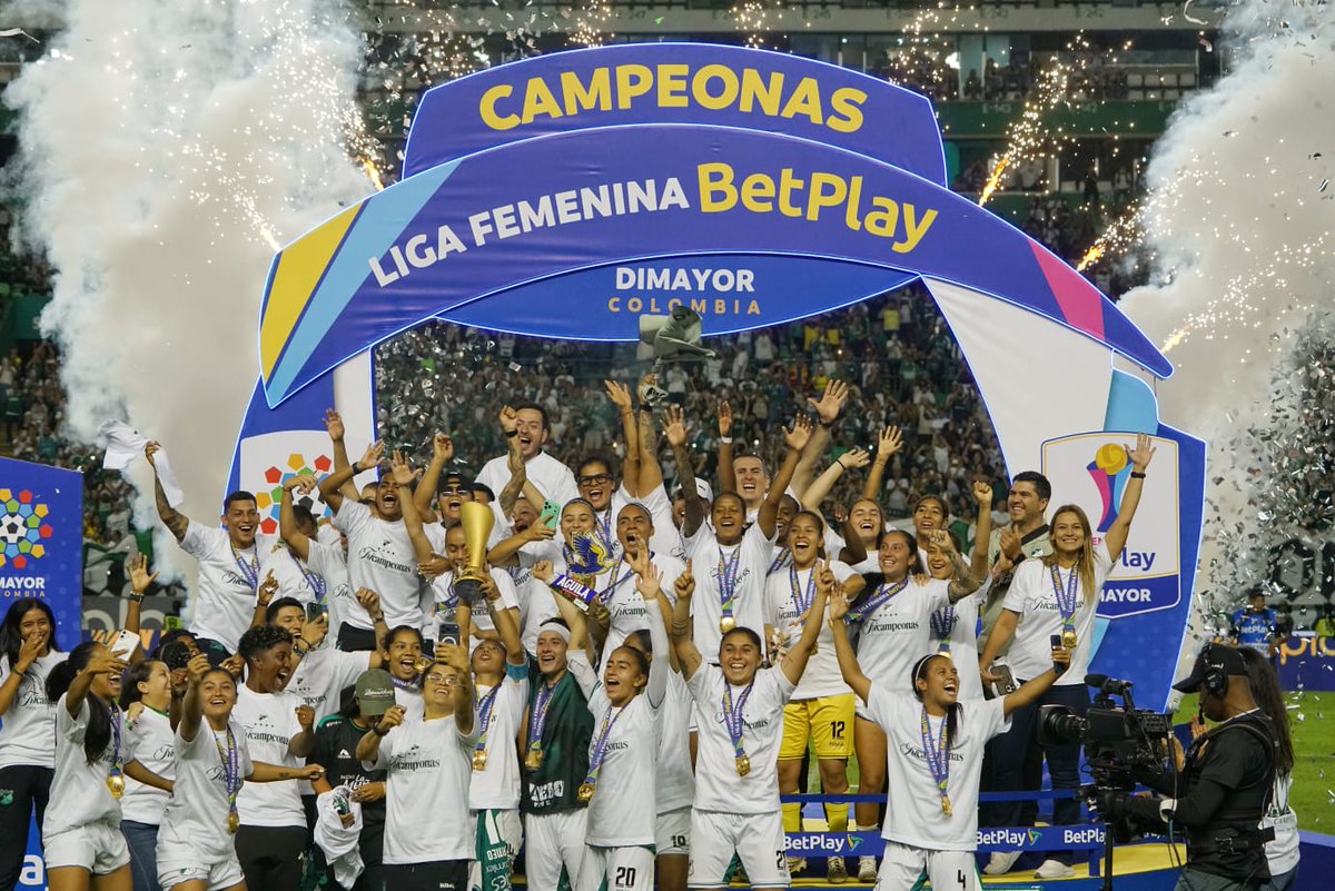 GolCaracol's tweet photo. ¡CALI, EL MÁS VECES CAMPEÓN EN COLOMBIA!

El club vallecaucano ganó su cuarto título en la Liga Femenina. En todos venció a Independiente Santa Fe que se queda con tres coronas en el palmarés.

Acá las postales de la gesta de las 'azucareras'. https://t.co/s8cHbWm5mz