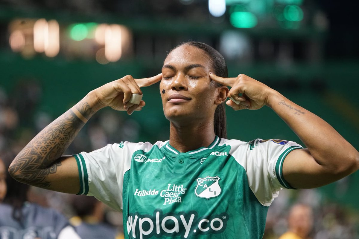 GolCaracol's tweet photo. ¡CALI, EL MÁS VECES CAMPEÓN EN COLOMBIA!

El club vallecaucano ganó su cuarto título en la Liga Femenina. En todos venció a Independiente Santa Fe que se queda con tres coronas en el palmarés.

Acá las postales de la gesta de las 'azucareras'. https://t.co/s8cHbWm5mz