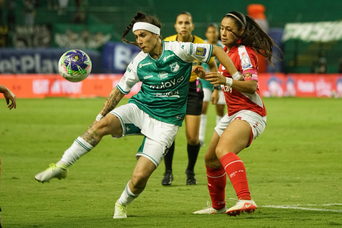 GolCaracol's tweet photo. ¡CALI, EL MÁS VECES CAMPEÓN EN COLOMBIA!

El club vallecaucano ganó su cuarto título en la Liga Femenina. En todos venció a Independiente Santa Fe que se queda con tres coronas en el palmarés.

Acá las postales de la gesta de las 'azucareras'. https://t.co/s8cHbWm5mz
