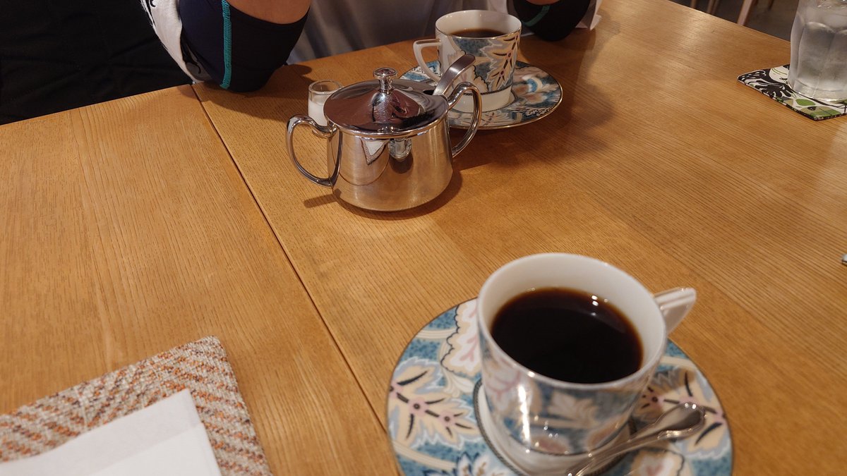 DADAsun034's tweet photo. ぺったんカフェ巡り https://t.co/GpLuoPlmfC