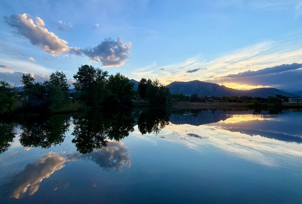 DrAschwartz's tweet photo. On my usual trail at sunset, I watched a heron fish in the creek. Then I paused at the lake, taking in the reflections...and reflect a bit for myself. This is my sanctuary, my place of prayer. This is where I feel closest to the ineffable—this is where I feel most at home. #Home https://t.co/OFwzhSXJti