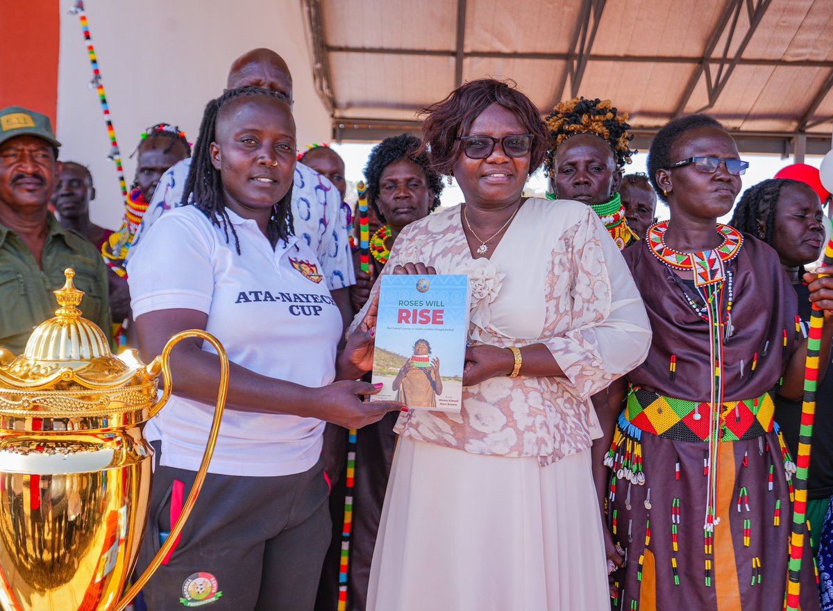 CSBeatriceMoe's tweet photo. 📍𝐋𝐨𝐝𝐰𝐚𝐫, 𝐓𝐮𝐫𝐤𝐚𝐧𝐚 𝐂𝐞𝐧𝐭𝐫𝐚𝐥

Today, as the Chief Guest, I officiated the launch of Desert Roses Centre of Excellence, as well as 'Roses Will Rise' book written by Rael Lomoti, at Nataparkaakono area of Turkana Central.

Desert Roses is a community-based organization in Turkana County that uses football as a tool of empowerment, education and social change through 'Let the Girl Play' initiative.

I also took the opportunity to challenge the Turkana community to rise above cultural beliefs and educate the girl child for a better life.

I updated area residents on the ongoing National Government development projects in Turkana county as I drummed up support for the Broad-Based Government beyond 2027.