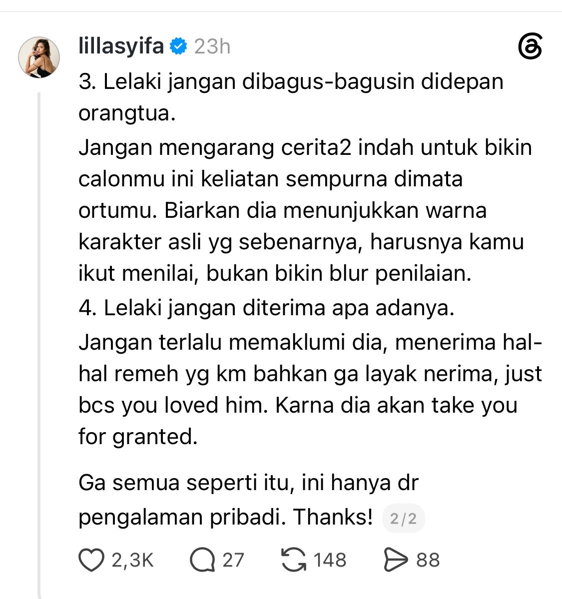 bardanslm's tweet photo. advice dari kakak ini yg pernah bercerai:
1. lelaki jangan dikasihani
2. lelaki jangan didikte
3. lelaki jangan dibagus2in di depan mertua
4. lelaki jangan diterima apa adanya

saya setuju semua tapi ada catatan untuk nomor 3.
memang pasangan enggak perlu dibagus2in, tapi saranku "kejelekan" pasangan sebaiknya disimpen sendiri dulu aja berlaku untuk suami maupun istri, kecuali yg membahayakan/menganggu banget ya seperti kdrt atau selingkuh.

kenapa???
karna tidak semua orang tua bisa bijak, resikonya bisa menambah runyam masalah bukan malah selesai. 
coba dulu secara internal dikomunikasikan, kalau sulit coba ke profesional seperti konselor pernikahan.

kalau sudah berbagai cara gagal, baru deh cerita ke orang tua. 
kenapa menurut saya orang tua terakhir???
orang tua punya ikatan yg lebih kuat dan protektif ke anak kandungnya, jadi ada resiko bisa saja masalah internal suami istri sudah selesai ehh orang tua masih menyimpan dendam dan sakit hati, 
jadi bukannya masalah selesai malah bisa merusak hubungan jangka panjang. 

kalau menurutmu gimana???