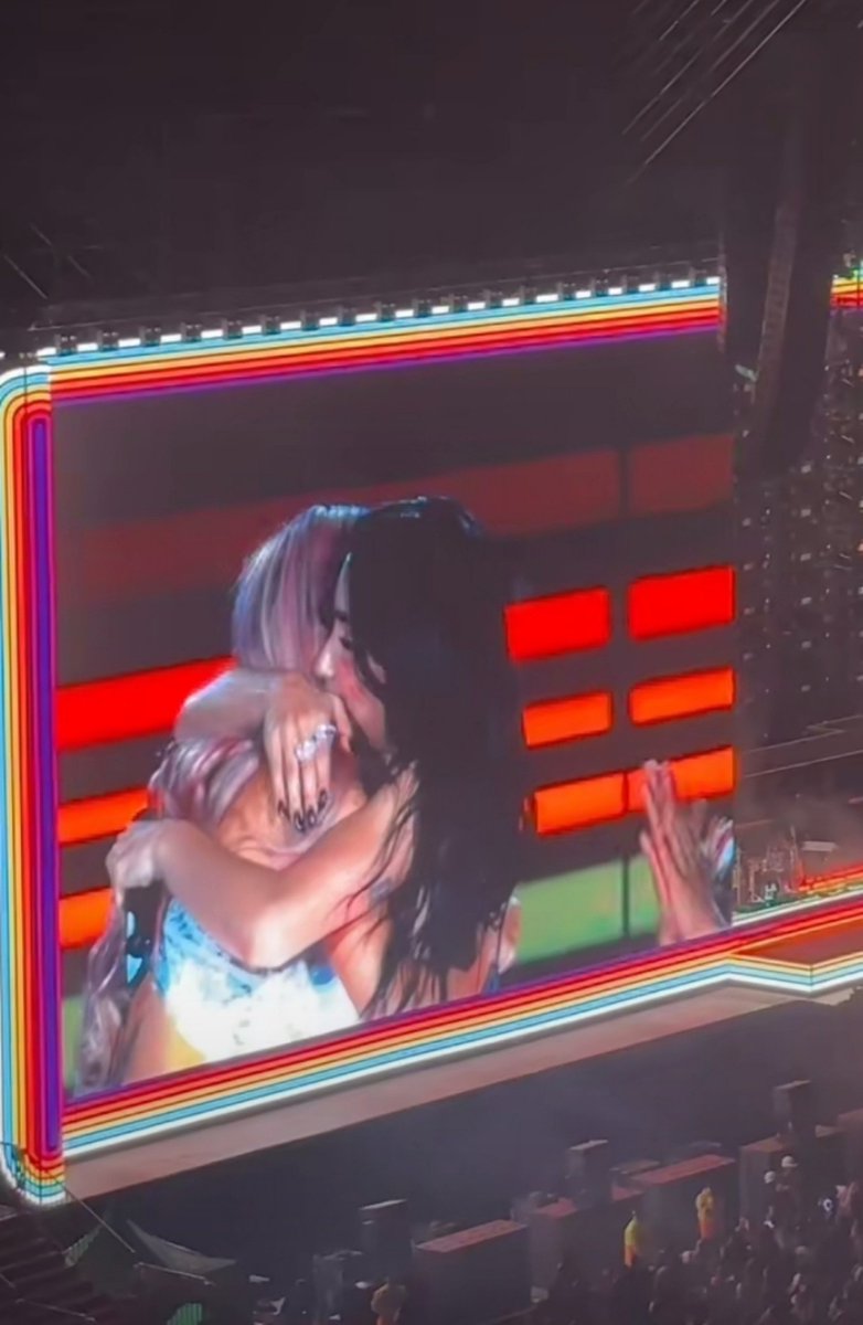 SGonzalez60414's tweet photo. LAS AMO CON MI VIDA ENTERA ❤

#LaliEnRiver https://t.co/zJAcUxPSxc