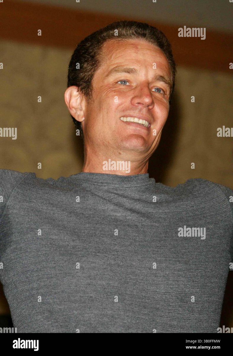 jamie_marsters's tweet photo. Pics of the Day: Sometimes James Marsters' smiles do go a little awry though... Still... good for a giggle?
James at Fangoria's Weekend of Horrors 2007
@JamesMarstersOf #JamesMarsters @FANGORIA #WeekendOfHorrors #CantWinEmAllJames #StillProvidingAValuableService #GIGGLES https://t.co/eIJe0SZQIt